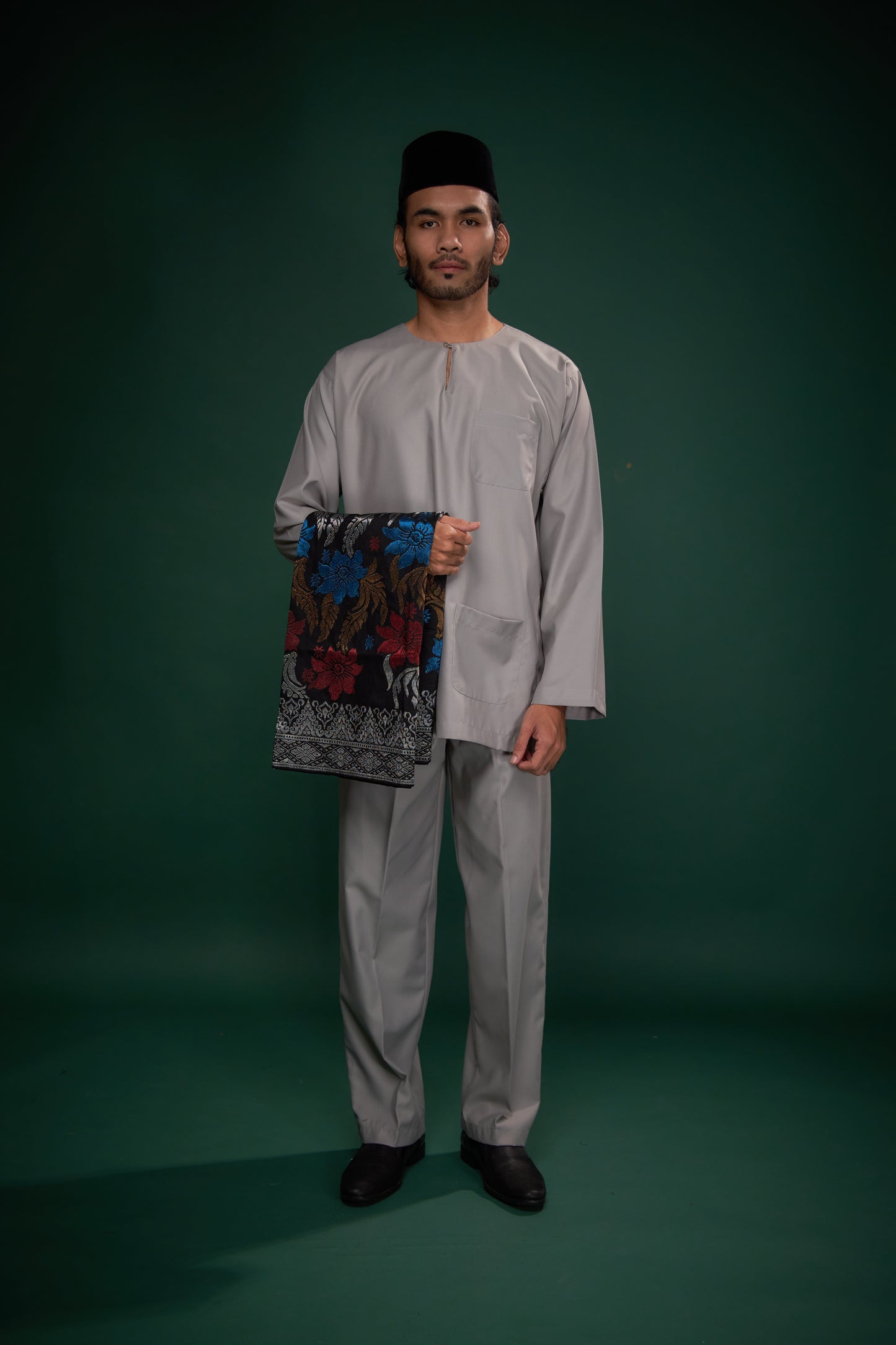 Yusoff Dewasa 2025 - Grey