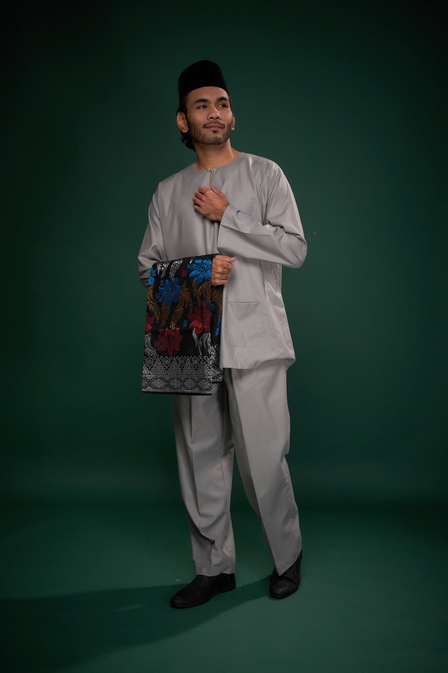 Yusoff Dewasa 2025 - Grey